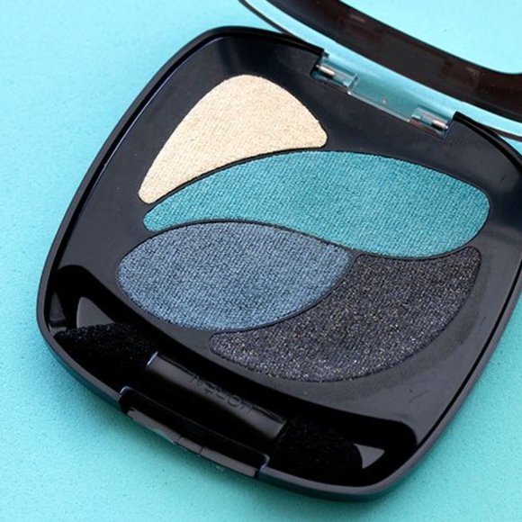 Colour Riche Dual Effects Eye Shadow Emerald Blue